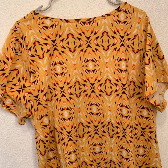 LuLaRoe Basic Tee - Picture 2 of 3